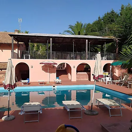 Apartmán Appealing In Sant Irene Torre Vecchia With Pool